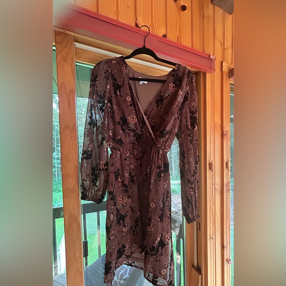 Chic Floral Long Sleeve Dress in Brown